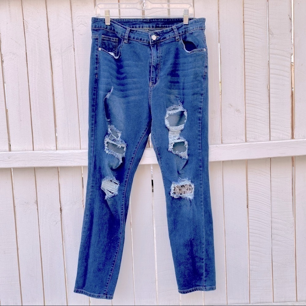 Emery Rose High Waist distressed jeans Size 1XL‎